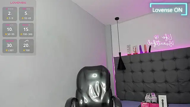 scarletcherry18's Live XXX Chat