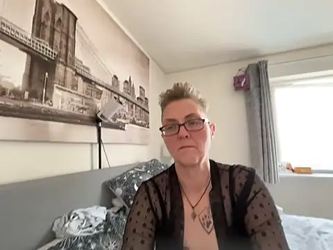 Curvy-Jinx – Live XXX-chat