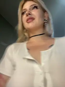 Chat +18 de DriveThruCiri ao vivo
