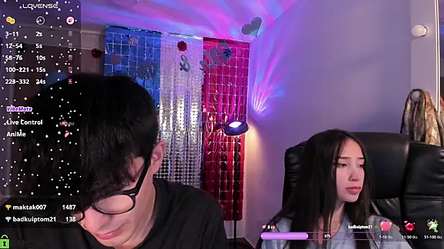 הופעת וובקאם של Mikeyvioleta_