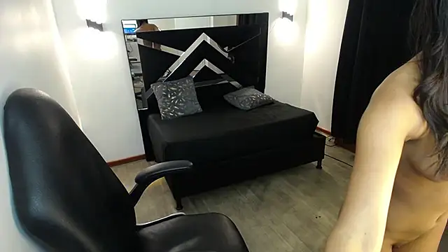 Chat +18 de MarianaRojas_ ao vivo