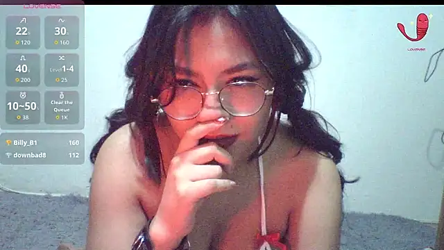 Thania- live XXX chat