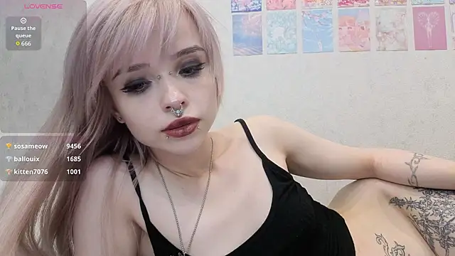 emodreamgirl's Live XXX Chat