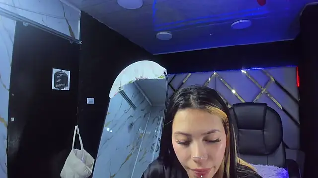 Azul_Horny18のライブXXXチャット