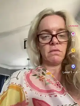 LadyMissNipsnLips Live XXX-Chat