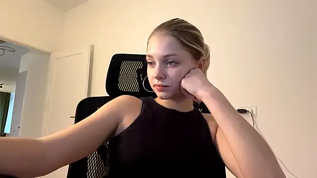 EveryoneEve's Live XXX Chat