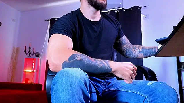 MightyAaron66 Adlı Modelin Canlı XXX Sohbeti
