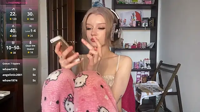 SkinnyWhiteAngel's Live XXX Chat