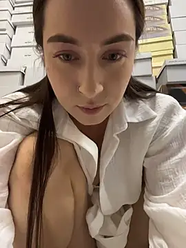 Holly_Play Chat XXX in diretta