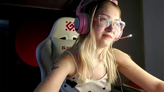 Онлайн чат XXX JulieannWiklund