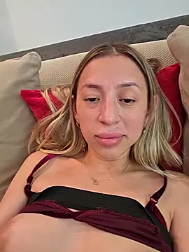 itsElora's Live XXX Chat