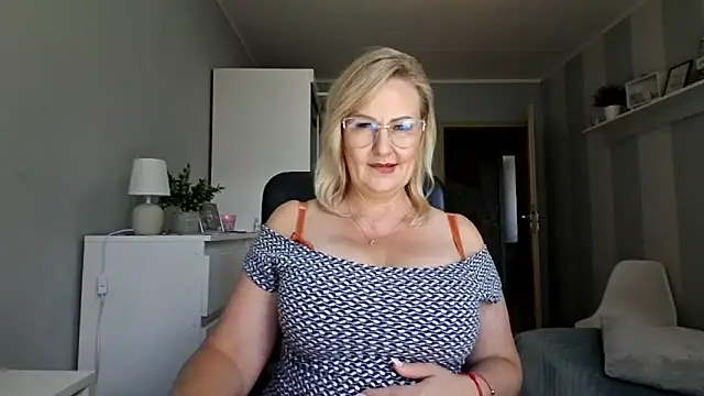 DianaLive's Live XXX Chat