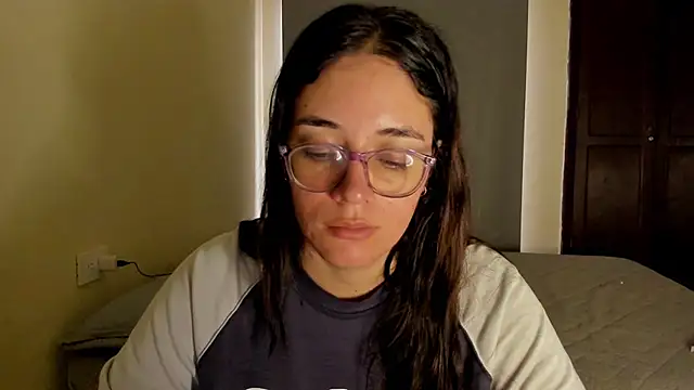 atenas_05_'s Live XXX Chat