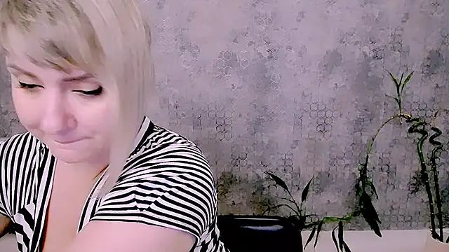 Djullia Live XXX-chat
