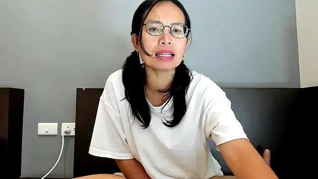 loveley_jenny élő XXX-chatje