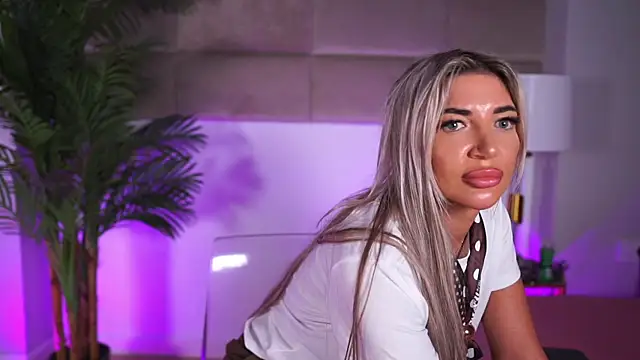 SnowyElsaa Chat XXX live