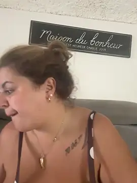 Chat XXX en directo de Velvetshadow_48