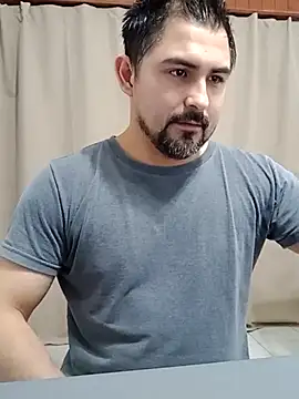 Bradd_32 Adlı Modelin Canlı XXX Sohbeti