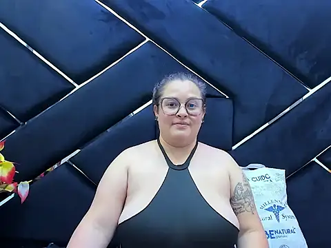 Chat XXX en directo de SaraThonson_