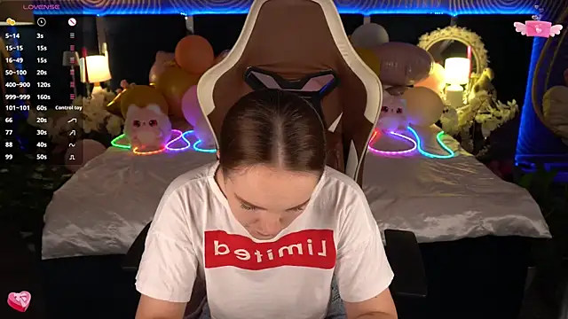 FoxyShy's Live XXX Chat