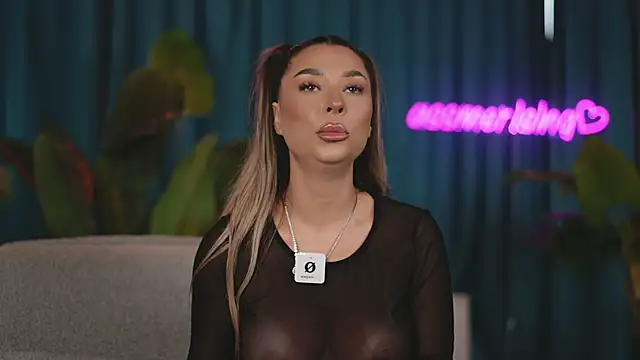 Assmerising Adlı Modelin Canlı XXX Sohbeti