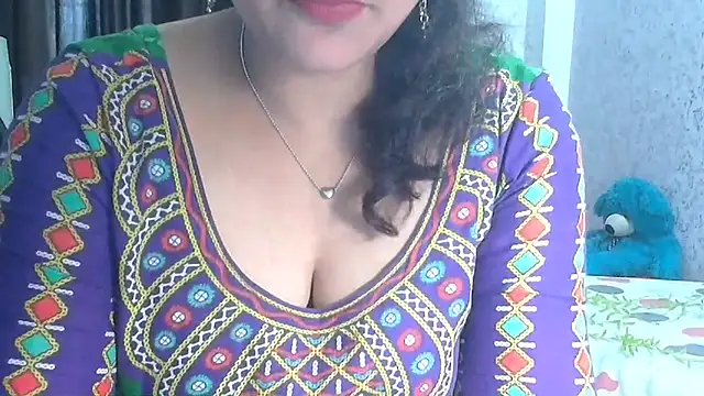 SimmiQueen_77's Live XXX Chat