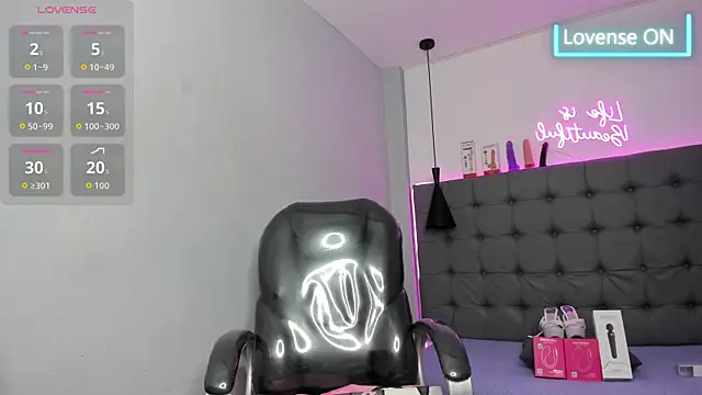 scarletcherry18's Live XXX Chat