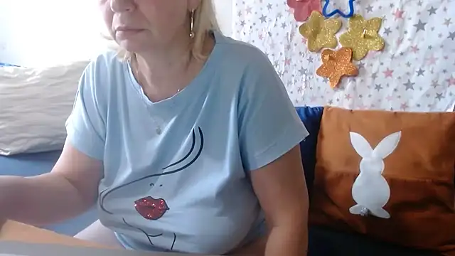 QueenLana Adlı Modelin Canlı XXX Sohbeti