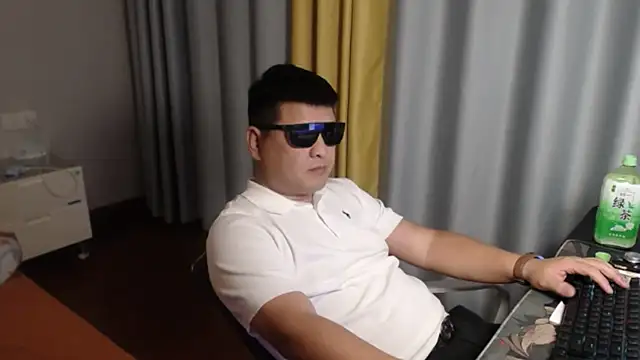 zhang1118 – Live XXX-chat