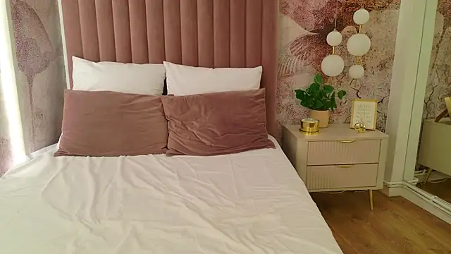 SarahBrook's Live XXX Chat