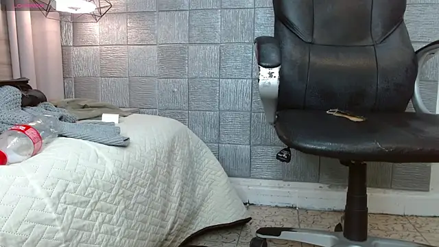 MykeCastle Adlı Modelin Canlı XXX Sohbeti