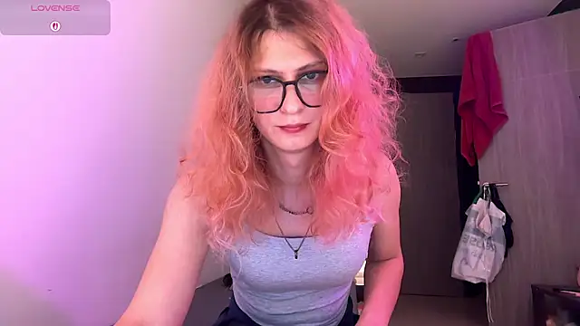 دردشة AlicePinkhead الجنسية المباشرة