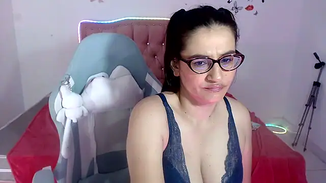 Chatroom XXX en direct de snowhot-69