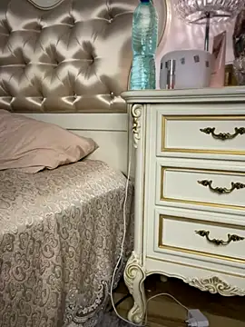 XXX chat uživo modela HotXMom_