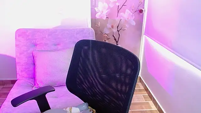 milfrousse 现场XXX聊天