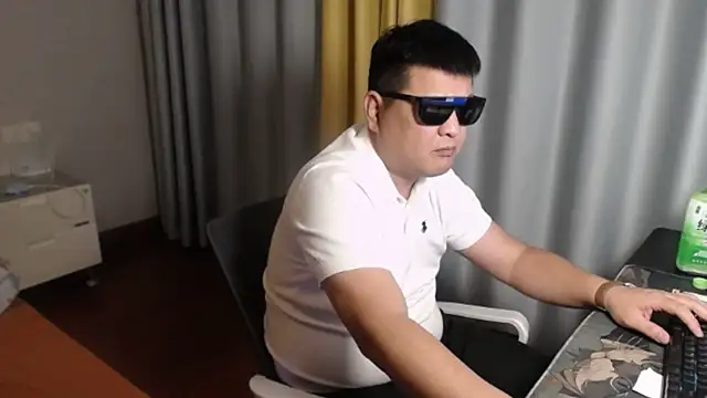 zhang1118 Live XXX-chat
