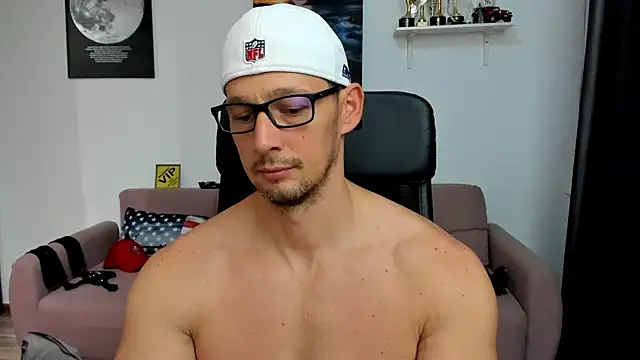 BrutusK08's Live XXX Chat