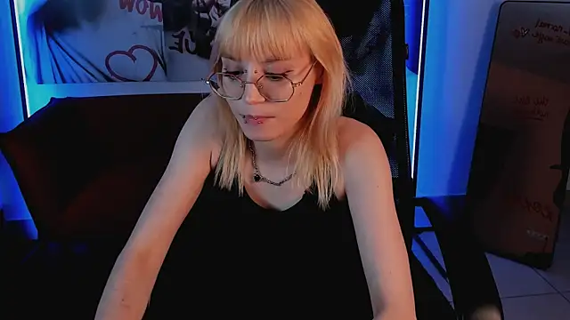 ReminaMeow's Live XXX Chat