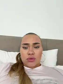 MonicaWestt Chat XXX in diretta