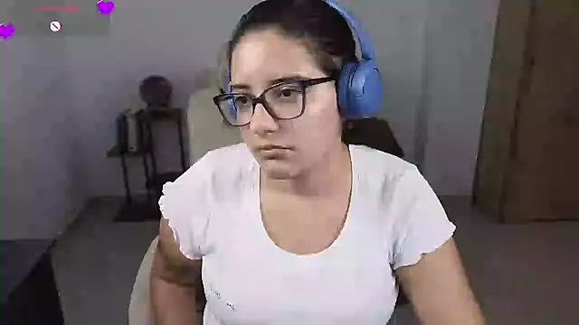blue__moon_'s Live XXX Chat