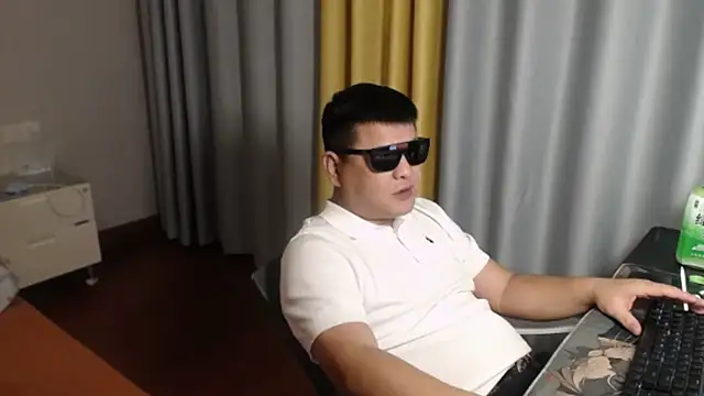 zhang1118n Live XXX chat