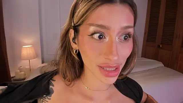 XXX chat uživo modela ConnieDeep