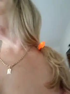 gentleblonde Adlı Modelin Canlı XXX Sohbeti