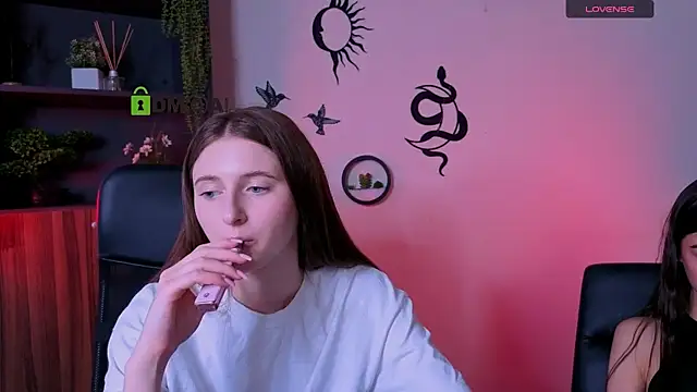 XXX chat uživo modela nekky_mouse