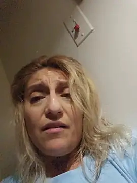 HELLOSKLA live XXX chat