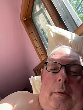 Онлайн чат XXX CharlieWeaver22