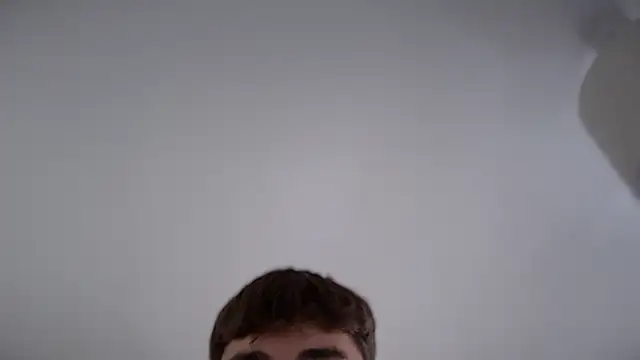 הופעת וובקאם של YoungHornyCum_xoxo