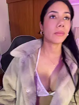 Chatroom XXX en direct de ArianaReynoldss
