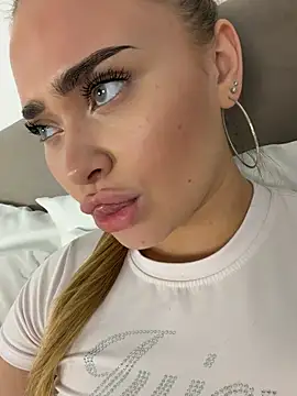 Živý XXX chat MonicaWestt