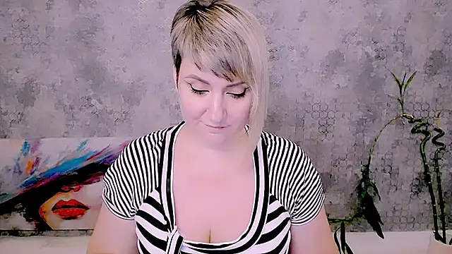 Djullia Live XXX-chat